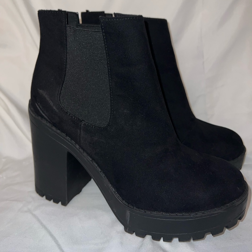 Chunky Black Heeled Chelsea Boots